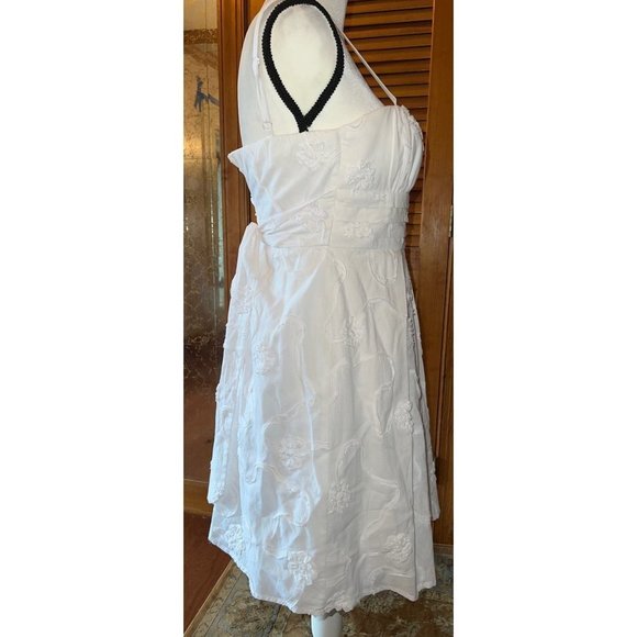 A. Byer Sweet Heart White Dress — 5 - Picture 6 of 12